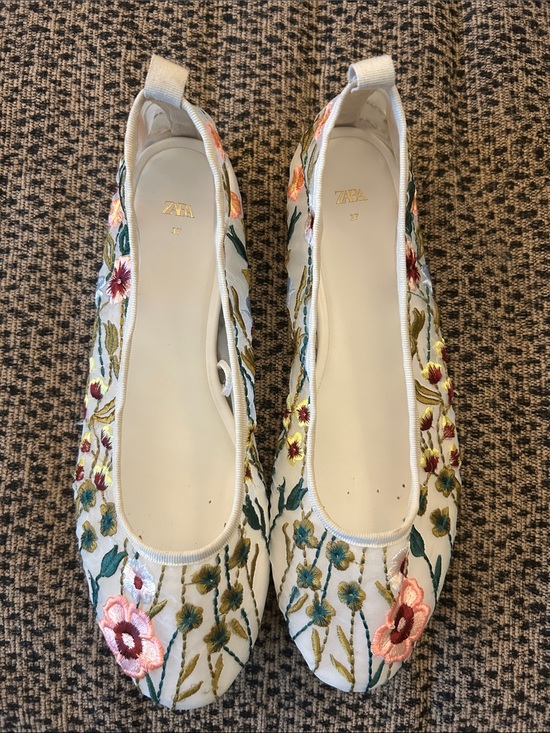 Zara Shoes - Zara White Floral Embroidered Flats